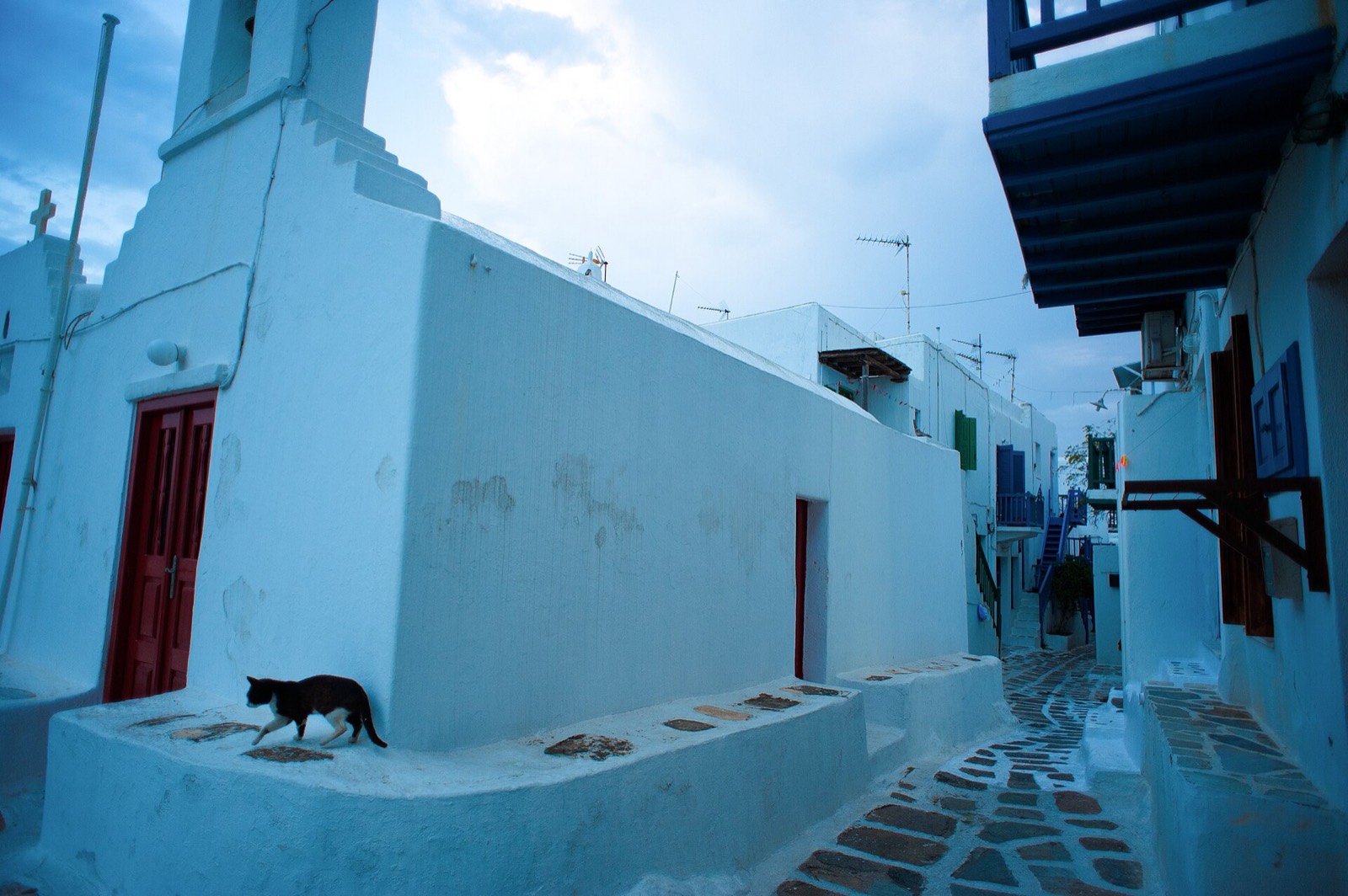 A lane in Chora at dusk